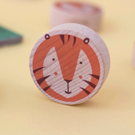 Lion and tiger tic tac toe